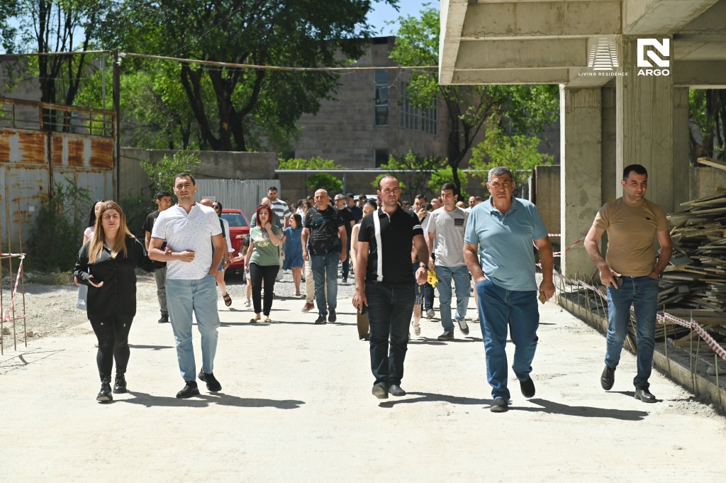 RESIDENTS OF TEVOSYAN 1/3 SEE THEIR APARTMENTS FOR THE FIRST TIME